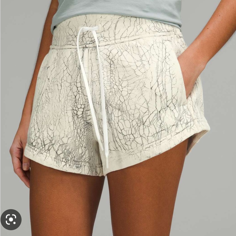 Lululemon inner glow HR short 3” *Dye